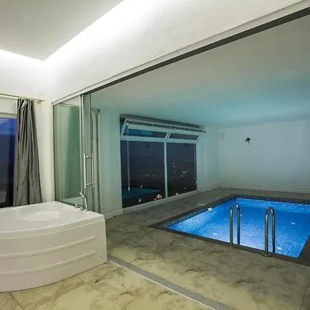 Sleeps 6 Pool Air Con Wifi קלקן