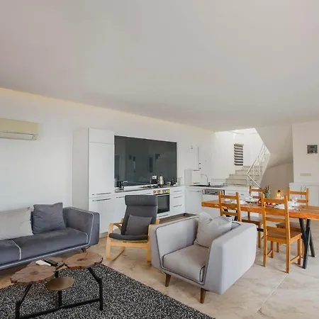 Sleeps 6 Pool Air Con Wifi וילה