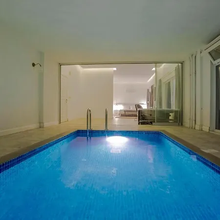 Sleeps 6 Pool Air Con Wifi * קלקן