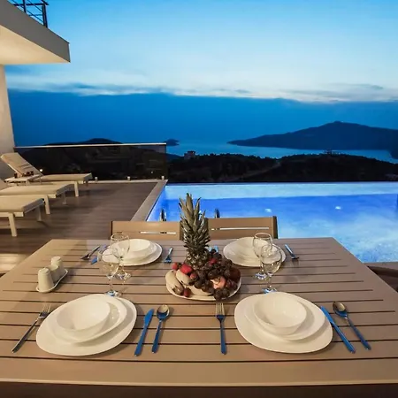 Sleeps 6 Pool Air Con Wifi וילה