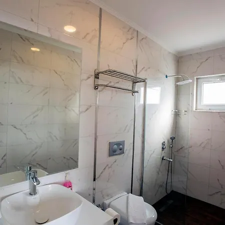 Sleeps 6 Pool Air Con Wifi וילה *