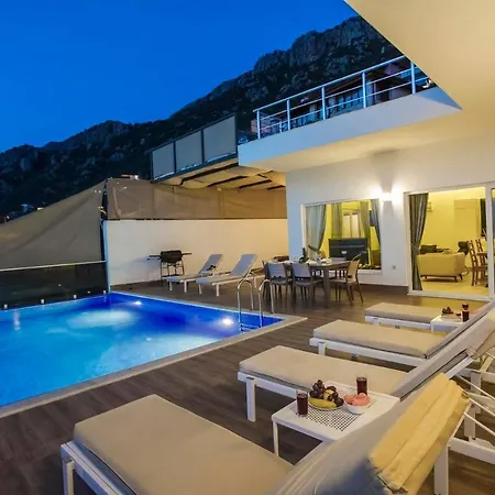Sleeps 6 Pool Air Con Wifi קלקן