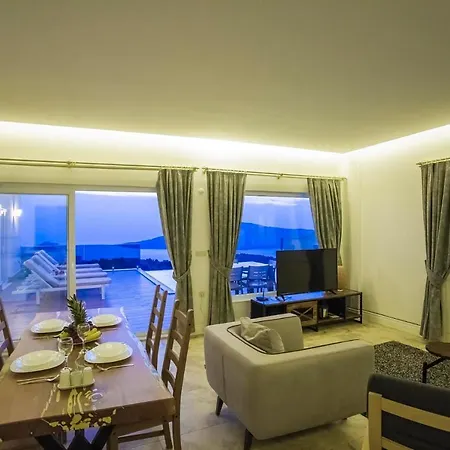 Sleeps 6 Pool Air Con Wifi וילה