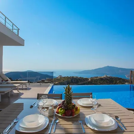 Sleeps 6 Pool Air Con Wifi וילה