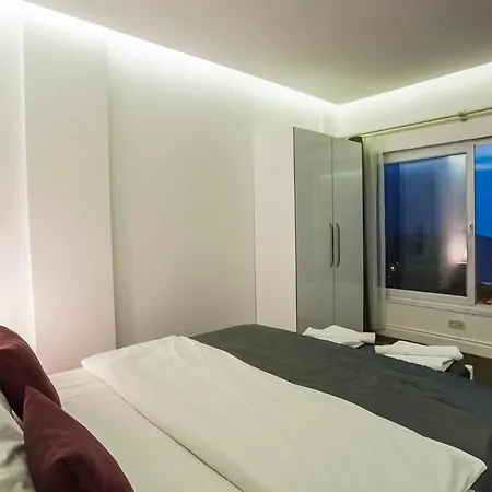 Sleeps 6 Pool Air Con Wifi *
