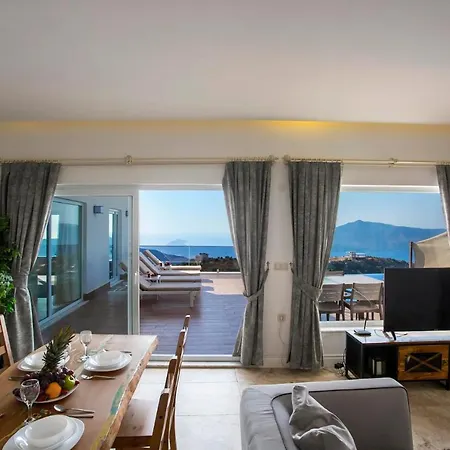 Sleeps 6 Pool Air Con Wifi
