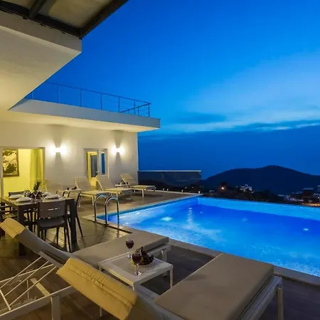 Sleeps 6 Pool Air Con Wifi * קלקן
