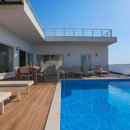 Sleeps 6 Pool Air Con Wifi Villa
