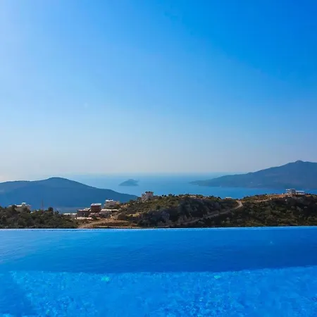 Villa Sleeps 6 Pool Air Con Wifi *